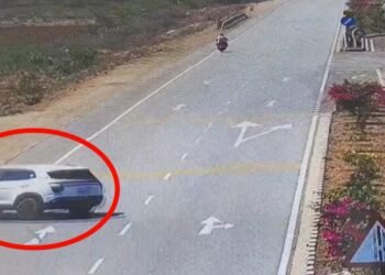 ನಿಯಂತ್ರಣ ತಪ್ಪಿ ಹೈವೇಯಲ್ಲಿ ಸ್ಕಿಡ್ ಆದ ಕಾರು : ನಾಲ್ವರು ಜಸ್ಟ್ ಮಿಸ್