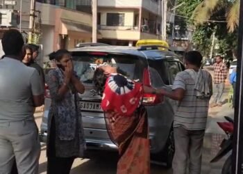 ಗಾಢ ನಿದ್ರೆಯಲ್ಲಿದ್ದವರ ಮೇಲೆ ಮಾರಣಾಂತಿಕ ಹಲ್ಲೆ ನಡೆಸಿದ ವ್ಯಕ್ತಿ.. ಹಲವರ ಸ್ಥಿತಿ ಚಿಂತಾಜನಕ!