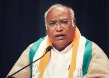 ‘ಗುಜರಾತಿಗಳು ಅನಕ್ಷರಸ್ಥರು’ ಎಂಬ ಹೇಳಿಕೆಗೆ ಮಲ್ಲಿಕಾರ್ಜುನ ಖರ್ಗೆ ಕ್ಷಮೆಯಾಚನೆ!