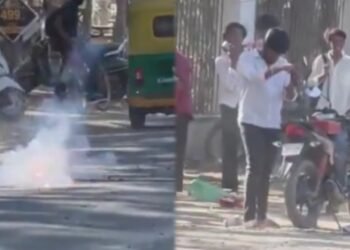 ಬರ್ತ್‌ಡೇ ಸೆಲೆಬ್ರೇಷನ್‌ : ಹಾಡಹಗಲೇ ನಡುರಸ್ತೆಯಲ್ಲಿ ಪಟಾಕಿ ಸಿಡಿಸಿ ಕಾಲೇಜು ವಿದ್ಯಾರ್ಥಿಗಳ ಹುಚ್ಚಾಟ