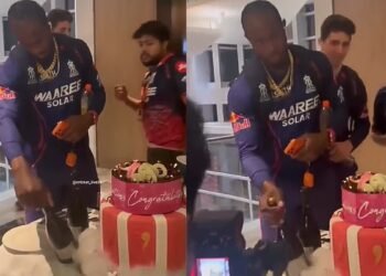 ಗೆಲುವಿನ ಸಂಭ್ರಮದಲ್ಲಿ ಆರ್ಚರ್ ತುಂಟಾಟ.. ಜಡೇಜಾ ಕೇಕ್ ಕತ್ತರಿಸುವಾಗ ಶಾಂಪೇನ್ ಬಾಟಲಿ ಎಸ್ಕೇಪ್!