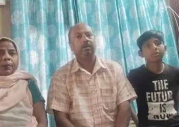 10 ಗಂಟೆಗಳ ಕಾಲ ಪೋಷಕರ ‘ಡಿಜಿಟಲ್ ಅರೆಸ್ಟ್’.. 8ನೇ ತರಗತಿ ಬಾಲಕನ ಜಾಣ್ಮೆಯಿಂದ ತಪ್ಪಿದ ಭಾರೀ ವಂಚನೆ!