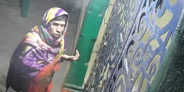 ಕೈಮುಗಿದು, ಹಣೆಗೆ ಕುಂಕುಮ ಹಚ್ಚಿ ದೇವರ ಹುಂಡಿ ಕದ್ದೊಯ್ದ ಖತರ್ನಾಕ್ ಕಳ್ಳ!