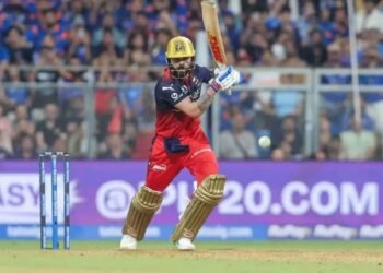 RCB vs MI : ಅರ್ಧಶತಕ ಸಿಡಿಸಿ ಯಾರಿಂದಲೂ ಸಾಧ್ಯವಾಗದ ಐತಿಹಾಸಿಕ ದಾಖಲೆ ಬರೆದ ವಿರಾಟ್ ಕೊಹ್ಲಿ!