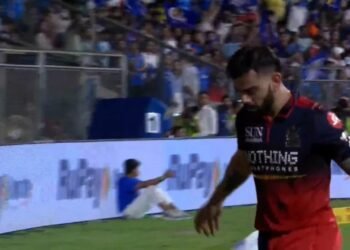 ಸ್ಲೋ ಫಿಫ್ಟಿ, ಕೋಪದಲ್ಲಿ ಹೆಲ್ಮೆಟ್-ಗ್ಲೌಸ್ ಬಿಸಾಡಿದ ಕೊಹ್ಲಿ.. ವಿಡಿಯೊ ವೈರಲ್!