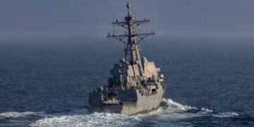 ಹಾರ್ಮುಜ್ ಜಲಸಂಧಿಯಲ್ಲಿ ಅಮೆರಿಕ-ಇರಾನ್ ಮುಖಾಮುಖಿ : ‘ಇದೇ ನಿಮಗೆ ಕೊನೆಯ ಎಚ್ಚರಿಕೆ’ ಎಂದ ಇರಾನ್ ಸೇನೆ