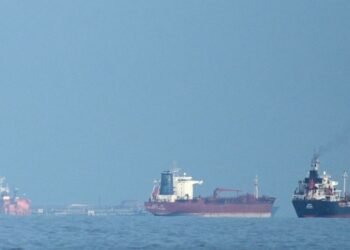 ಹೊರ್ಮುಜ್ ಜಲಸಂಧಿ ದಿಗ್ಬಂಧನ : ಅಮೆರಿಕ-ಇರಾನ್ ಬಿಕ್ಕಟ್ಟಿನ ನಡುವೆ ಭಾರತದ 15 ನೌಕೆಗಳು ಅತಂತ್ರ!