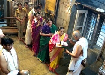 ಕಾಫಿನಾಡಲ್ಲಿ ಸಿಎಂ ಪತ್ನಿ ಟೆಂಪಲ್ ರನ್