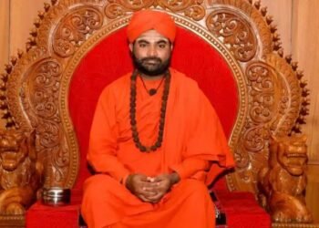 ಹರಿಹರ ಪೀಠದಿಂದ ಇದ್ದಕ್ಕಿದ್ದಂತೆಯೇ ವಚನಾನಂದ ಸ್ವಾಮೀಜಿ ಪದಚ್ಯುತಿ! ಮಠದ ಎದುರು ಹೈಡ್ರಾಮ