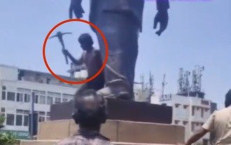 ಮೆಜೆಸ್ಟಿಕ್ ಬಳಿ ಯುವಕನ ಹುಚ್ಚಾಟ.. ಮಾಜಿ ಸಿಎಂ ಗುಂಡೂರಾವ್ ಪ್ರತಿಮೆ ವಿರೂಪಕ್ಕೆ ಯತ್ನ!