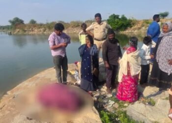 ಕೆರೆಗೆ ಬಿದ್ದ ಮಕ್ಕಳನ್ನು ರಕ್ಷಿಸಲು ಹೋಗಿ ಇಬ್ಬರು ಮಹಿಳೆಯರು ನೀರುಪಾಲು!