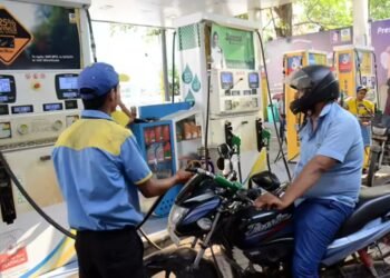 ಬೆಲೆ ಏರಿಕೆಯಿಂದ ಗ್ರಾಹಕರನ್ನು ರಕ್ಷಿಸಲು ತೈಲ ಕಂಪನಿಗಳು ಹೊರುತ್ತಿರುವ ನಷ್ಟವೆಷ್ಟು ಗೊತ್ತೇ?