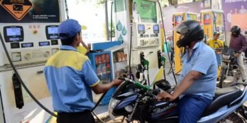 ಬೆಲೆ ಏರಿಕೆಯಿಂದ ಗ್ರಾಹಕರನ್ನು ರಕ್ಷಿಸಲು ತೈಲ ಕಂಪನಿಗಳು ಹೊರುತ್ತಿರುವ ನಷ್ಟವೆಷ್ಟು ಗೊತ್ತೇ?