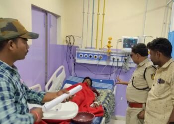 ಕುರಿಗಾಹಿ ಮೇಲೆ ಮೊಸಳೆ ಅಟ್ಯಾಕ್‌ – ಬಲಗೈ ಕಟ್‌!