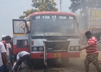 ಚಲಿಸುತ್ತಿದ್ದ KSRTC ಬಸ್​ನಲ್ಲಿ ಇದ್ದಕ್ಕಿದ್ದಂತೆ ಬೆಂಕಿ.. ತಪ್ಪಿದ ಭಾರಿ ಅನಾಹುತ!