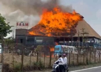 ಬೆಂಗಳೂರಲ್ಲಿ ಭಾರಿ ಅಗ್ನಿ ಅವಘಡ – ಇಡ್ಲಿ ಸ್ಟೀಮರ್ ಶಾರ್ಟ್ ಸರ್ಕ್ಯೂಟ್‌ನಿಂದ ಧಗಧಗಿಸಿದ ಹೋಟೆಲ್‌!
