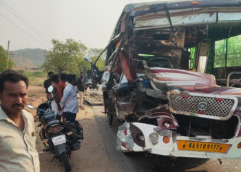 ಟ್ರಾಕ್ಟರ್-ಮಿನಿ ಬಸ್ ನಡುವೆ ಮುಖಾಮುಖಿ ಡಿಕ್ಕಿ : ಓರ್ವ ಮಹಿಳೆ ಸಾವು!