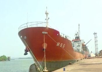 ಹಾರ್ಮೊಜ್ ಜಲಸಂಧಿ ದಾಟಿ ಕಾರವಾರದ ವಾಣಿಜ್ಯ ಬಂದರು ತಲುಪಿದ ಹಡಗು!