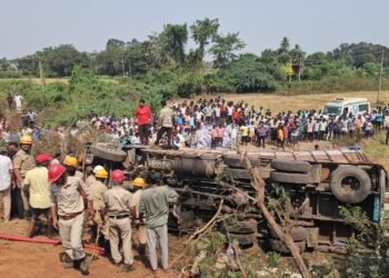 ಲಾರಿ ಚಾಲಕನ ಅಜಾಗರೂಕತೆಯಿಂದ ಸರಣಿ ಅಪಘಾತ – ನಾಲ್ವರು ದುರ್ಮರಣ