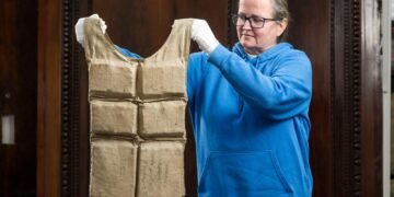 ಟೈಟಾನಿಕ್ ದುರಂತದಲ್ಲಿ ಬದುಕುಳಿದವರು ಧರಿಸಿದ್ದ ಲೈಫ್ ಜಾಕೆಟ್ ಬರೋಬ್ಬರಿ 9 ಕೋಟಿ ರೂ.ಗೆ ಮಾರಾಟ!