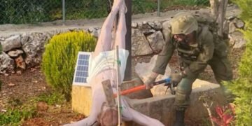 ಲೆಬನಾನ್‌ನಲ್ಲಿ ಏಸುಕ್ರಿಸ್ತರ ಪ್ರತಿಮೆ ವಿರೂಪಗೊಳಿಸಿದ ಇಸ್ರೇಲ್ ಸೈನಿಕ : ವಿಶ್ವಾದ್ಯಂತ ಆಕ್ರೋಶ!