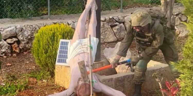 ಲೆಬನಾನ್‌ನಲ್ಲಿ ಏಸುಕ್ರಿಸ್ತರ ಪ್ರತಿಮೆ ವಿರೂಪಗೊಳಿಸಿದ ಇಸ್ರೇಲ್ ಸೈನಿಕ : ವಿಶ್ವಾದ್ಯಂತ ಆಕ್ರೋಶ!