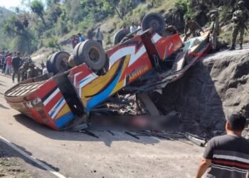 ಜಮ್ಮು-ಕಾಶ್ಮೀರದಲ್ಲಿ ಭೀಕರ ದುರಂತ – ಕಂದಕಕ್ಕೆ ಬಸ್ ಉರುಳಿಬಿದ್ದು 15 ಮಂದಿ ದುರ್ಮರಣ!