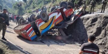 ಜಮ್ಮು-ಕಾಶ್ಮೀರದಲ್ಲಿ ಭೀಕರ ದುರಂತ – ಕಂದಕಕ್ಕೆ ಬಸ್ ಉರುಳಿಬಿದ್ದು 15 ಮಂದಿ ದುರ್ಮರಣ!