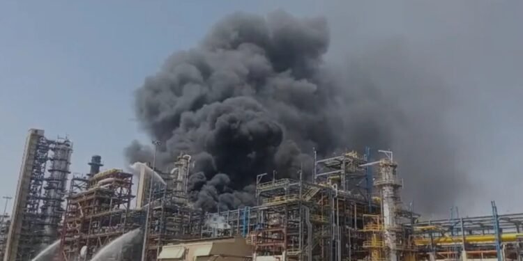 ನಾಳೆ ಪ್ರಧಾನಿ ಮೋದಿ ಚಾಲನೆ ನೀಡಬೇಕಿದ್ದ  ಸಂಸ್ಕರಣಾಗಾರದಲ್ಲಿ ಭಾರೀ ಅಗ್ನಿ ಅವಘಡ!