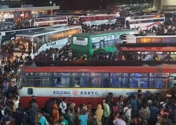 ತಮಿಳುನಾಡು ಚುನಾವಣೆ : ಬೆಂಗಳೂರಿನಿಂದ ಊರಿಗೆ ಮತದಾರರ ದಂಡು.. ಬಸ್‌ಗಳು ಫುಲ್!