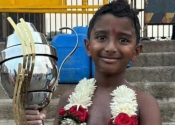 ಅಟಲ್ ಸೇತುವೆಯಿಂದ ಗೇಟ್‌ವೇ ಆಫ್ ಇಂಡಿಯಾವರೆಗೆ 17 ಕಿ.ಮೀ. ಈಜಿ ಅಚ್ಚರಿ ಮೂಡಿಸಿದ ಬಾಲಕ!