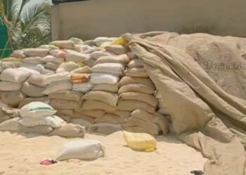 ಅಕ್ರಮವಾಗಿ ಸಂಗ್ರಹಿಸಿದ್ದ 1 ಸಾವಿರಕ್ಕೂ ಹೆಚ್ಚು ಅನ್ನಭಾಗ್ಯ ಅಕ್ಕಿ ಮೂಟೆಗಳು ಸೀಜ್!