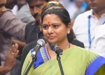 ಹೊಸ ಪಕ್ಷ ಘೋಷಿಸಿದ ಕೆ.ಕವಿತಾ : ತಂದೆಗೆ ಸೆಡ್ಡು ಹೊಡೆದು ಮತ್ತೆ ‘TRS’ ಕಟ್ಟಿದ ಪುತ್ರಿ!