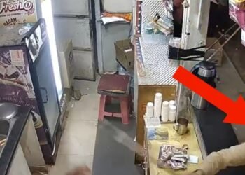 ಟೀ ಅಂಗಡಿ ಹುಡುಗನ ಮೇಲೆ ಮನಸೋ ಇಚ್ಛೆ ಹಲ್ಲೆ ನಡೆಸಿದ ಇನ್ಸ್‌ಪೆಕ್ಟರ್? ಶಾಕಿಂಗ್‌ ವಿಡಿಯೋ ವೈರಲ್‌!