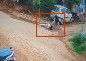 ಮಹಿಳೆ ನೆಲಕ್ಕೆ ಬಿದ್ದರೂ ಬಿಡದೆ ಎಳೆದಾಡಿ ಸರ ಕಸಿಯಲು ಯತ್ನಿಸಿದ ಖದೀಮ.. ಭೀಕರ ದೃಶ್ಯ ಸಿಸಿಟಿವಿಯಲ್ಲಿ ಸೆರೆ!