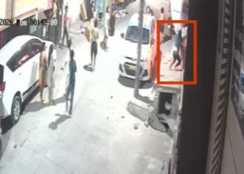 ಅಗ್ನಿ ದುರಂತ – ಪಿಜಿ ಕಿಟಕಿಗಳಿಂದ ಹಾರಿ ಜೀವ ಉಳಿಸಿಕೊಂಡ ಯುವತಿಯರು, ಭಯಾನಕ ದೃಶ್ಯ ಸಿಸಿಟಿವಿಯಲ್ಲಿ ಸೆರೆ!