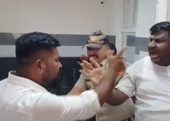 ತಾಲೂಕು ಆಸ್ಪತ್ರೆ ಉದ್ಘಾಟನೆ ವೇಳೆ ಭಾರೀ ಹೈಡ್ರಾಮ.. ಬಿಜೆಪಿ-ಕಾಂಗ್ರೆಸ್ ಕಾರ್ಯಕರ್ತರ ಮಧ್ಯೆ ಮಾರಾಮಾರಿ!