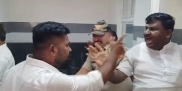 ತಾಲೂಕು ಆಸ್ಪತ್ರೆ ಉದ್ಘಾಟನೆ ವೇಳೆ ಭಾರೀ ಹೈಡ್ರಾಮ.. ಬಿಜೆಪಿ-ಕಾಂಗ್ರೆಸ್ ಕಾರ್ಯಕರ್ತರ ಮಧ್ಯೆ ಮಾರಾಮಾರಿ!