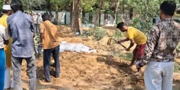 ತಂದೆಯ ಹಣ, ಕೆಲಸಕ್ಕಾಗಿ ತಾಯಿಯನ್ನೇ ಉಸಿರುಗಟ್ಟಿಸಿ ಕೊಂದ ಮಗಳು!