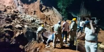 ಹುಲಿಕಲ್ ಘಾಟಿ ದುರಸ್ತಿ ವೇಳೆ ಮಣ್ಣು ಕುಸಿತ – ಮೂವರು ಕಾರ್ಮಿಕರು ಸಾವು, ನಾಲ್ವರಿಗೆ ಗಂಭೀರ ಗಾಯ