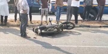 ಡಿವೈಡರ್‌ಗೆ ಬೈಕ್‌ ಡಿಕ್ಕಿ.. ಸವಾರ ಸ್ಥಳದಲ್ಲೇ ಸಾವು!