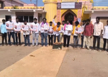 ಈಶ್ವರ್ ಖಂಡ್ರೆಗೆ ಡಿಸಿಎಂ ಸ್ಥಾನ ನೀಡುವಂತೆ ಅಭಿಮಾನಿಗಳ ಒತ್ತಾಯ : 51 ತೆಂಗಿನಕಾಯಿ ಒಡೆದು ವಿಶೇಷ ಪೂಜೆ