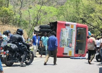 ಮಲೆ ಮಹದೇಶ್ವರ ಬೆಟ್ಟದಲ್ಲಿ ಉರುಳಿ ಬಿದ್ದ KSRTC ಬಸ್.. 20ಕ್ಕೂ ಹೆಚ್ಚು ಪ್ರಯಾಣಿಕರಿಗೆ ಗಾಯ!