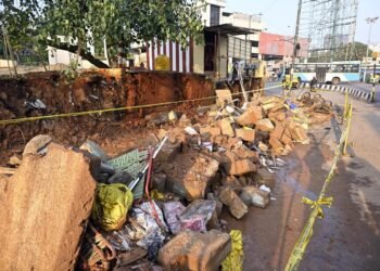 ಬೆಂಗಳೂರು ಕಾಂಪೌಂಡ್ ಕುಸಿತ ದುರಂತ – ಇಬ್ಬರು ಇಂಜಿನಿಯರ್‌ಗಳು ಸಸ್ಪೆಂಡ್‌!