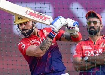 “ಈ ಹುದ್ದೆಗೆ ಹೇಳಿ ಮಾಡಿಸಿದಂತಿದ್ದೀರಿ ಎಂದಿದ್ದರು ಕೊಹ್ಲಿ” : RCB ಕೋಚ್ ಆಗಿದ್ದರ ಹಿಂದಿನ ರಹಸ್ಯ ಬಿಚ್ಚಿಟ್ಟ DK