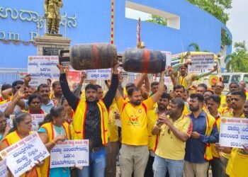 ಚುನಾವಣೆಯ ಉಡುಗೊರೆ ‘ಬೆಲೆ ಏರಿಕೆ’ : ಕೇಂದ್ರ, ರಾಜ್ಯ ಸರ್ಕಾರದ ವಿರುದ್ದ KRS ಪಕ್ಷ ಆಕ್ರೋಶ!