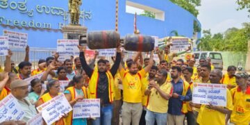 ಚುನಾವಣೆಯ ಉಡುಗೊರೆ ‘ಬೆಲೆ ಏರಿಕೆ’ : ಕೇಂದ್ರ, ರಾಜ್ಯ ಸರ್ಕಾರದ ವಿರುದ್ದ KRS ಪಕ್ಷ ಆಕ್ರೋಶ!