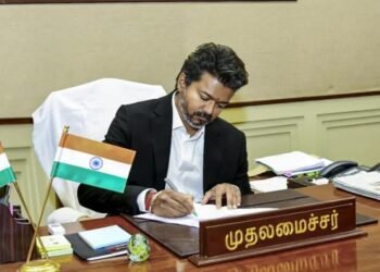 ‘ಮದ್ಯಮುಕ್ತ’ ತಮಿಳುನಾಡಿನತ್ತ ಸಿಎಂ ವಿಜಯ್ ಹೆಜ್ಜೆ : ಶಾಲೆ-ದೇಗುಲಗಳ ಬಳಿಯ 717 ಮದ್ಯದಂಗಡಿಗಳಿಗೆ ಬೀಗ!