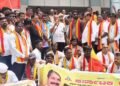 ರೈಲ್ವೆ ಪರೀಕ್ಷೆಯಲ್ಲಿ ಕನ್ನಡಿಗರಿಗೆ ಅನ್ಯಾಯ – ಕರವೇ ಪ್ರವೀಣ್ ಶೆಟ್ಟಿ ನೇತೃತ್ವದಲ್ಲಿ ಬೃಹತ್‌ ಪ್ರೊಟೆಸ್ಟ್‌.. ನೈರುತ್ಯ ರೈಲ್ವೆ ಕಚೇರಿಗೆ ಮುತ್ತಿಗೆ!