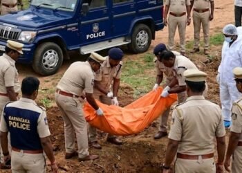 ಪತಿ ಸಾವಿಗೆ ಪತ್ನಿಯೇ ಕಾರಣನಾ? ಹೂತಿಟ್ಟ ಶವ ಹೊರತೆಗೆದ ಪೊಲೀಸರು.. ತನಿಖೆ ಚುರುಕು!